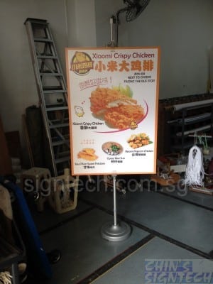 Clip pole stand for foam board