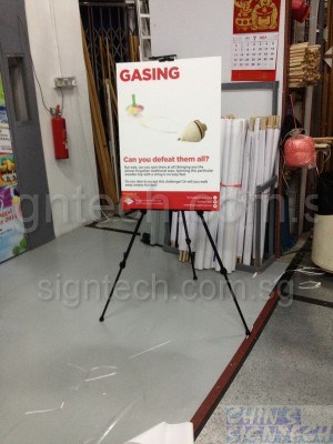 Easel stand for foam board