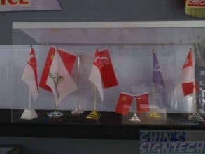 many types of desk flags to choose