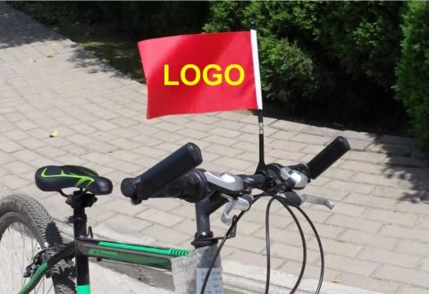 How a safety bicycle flag is mount on handle