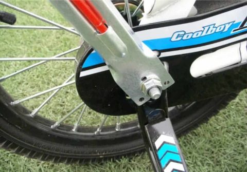 how the safety bicycle flag mount on rear