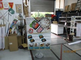 Clip pole stand with foam board