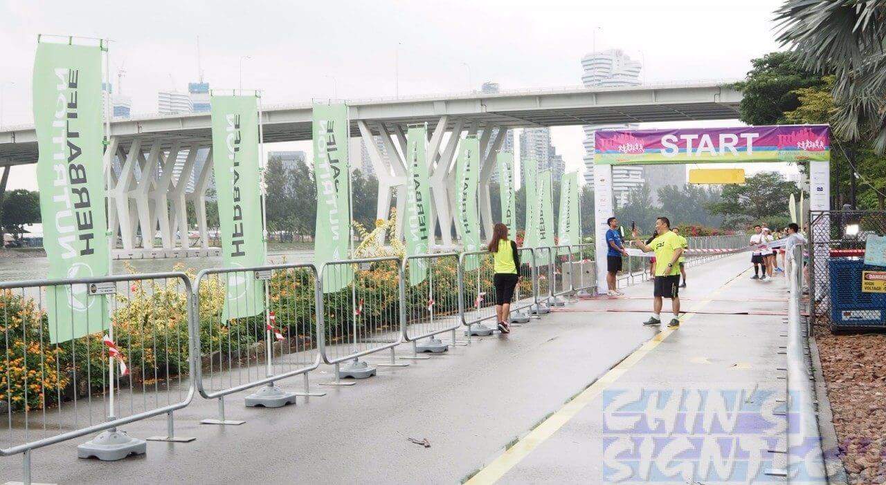 3m water base flag pole with single sided flag for Herbalife outdoor running event 3m water base flag pole with single sided flag for Herbalife outdoor running event