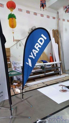2.2m teardrop banner - Yardi