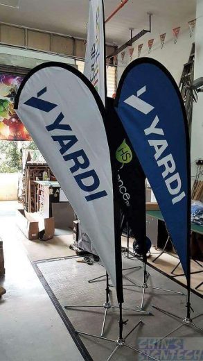 2.2m teardrop banner - Yardi - blue and white