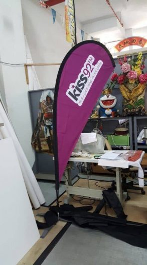 2.2m teardrop banner - Kiss 92FM