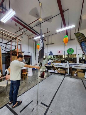 Holding onto telescopic pole